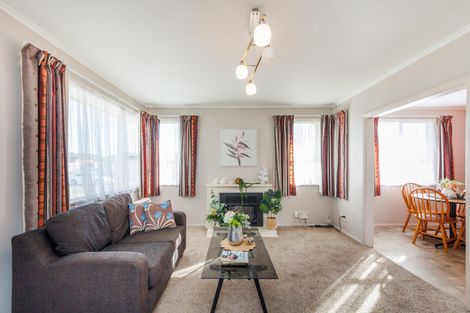 Photo of property in 19 Piper Place, Roslyn, Palmerston North, 4414