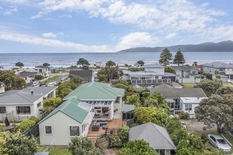 Photo of property in 113 Seaview Road, Paraparaumu Beach, Paraparaumu, 5032