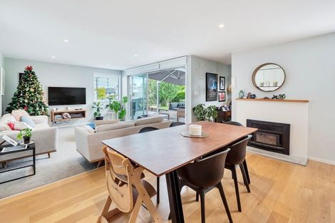 Photo of property in 9 Wharf Road, Te Atatu Peninsula, Auckland, 0610