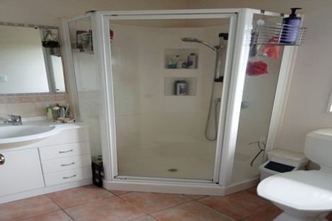 Photo of property in 9 San Fernando Way, Henderson, Auckland, 0612