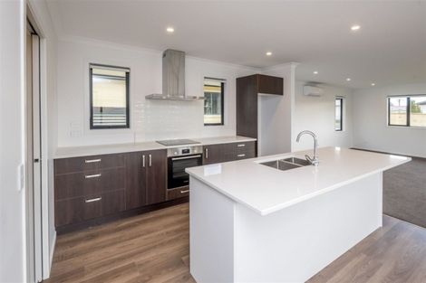 Photo of property in 42 Featherston Street, Levin, 5510