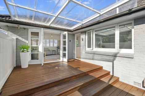 Photo of property in 1/123 Queen Street, Northcote Point, Auckland, 0627