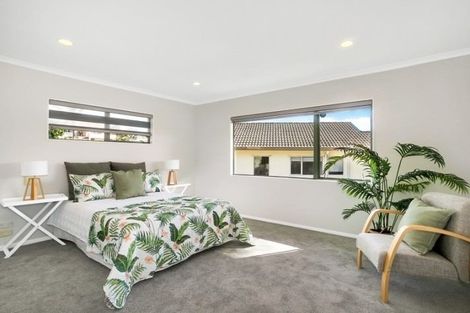 Photo of property in 4 De Havilland Drive, Goodwood Heights, Auckland, 2105