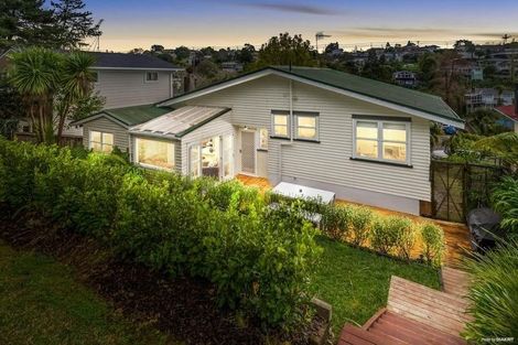 Photo of property in 16 Orion Place, Hillcrest, Auckland, 0627