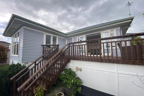 Photo of property in 35 Seaview Road, Glenfield, Auckland, 0629