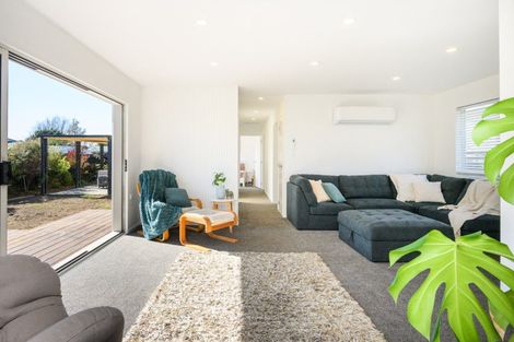 Photo of property in 10 Gladys Place, Kelvin Grove, Palmerston North, 4414