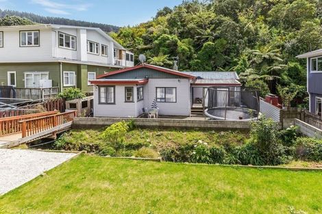 Photo of property in 42 Lincoln Avenue, Tawa, Wellington, 5028