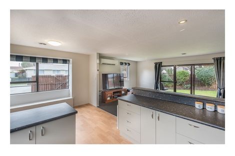 Photo of property in 4 Magenta Place, Broomfield, Christchurch, 8042