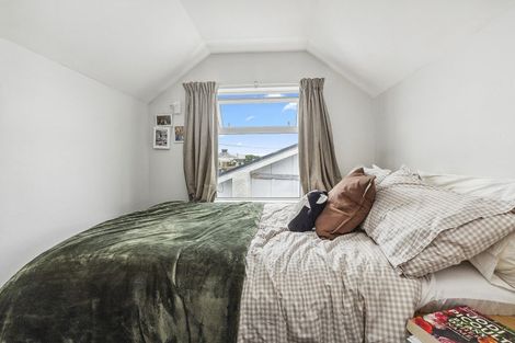 Photo of property in 101 Apu Crescent, Lyall Bay, Wellington, 6022
