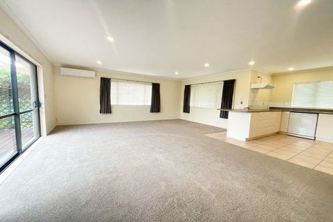 Photo of property in 14 Gillett Place, Botany Downs, Auckland, 2014