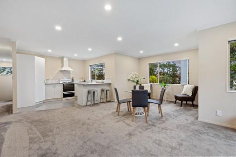 Photo of property in 20 Quincey Place, Massey, Auckland, 0614