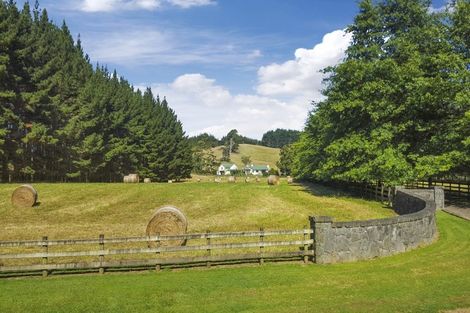Photo of property in 683 Ararimu Valley Road, Helensville, Waimauku, 0882