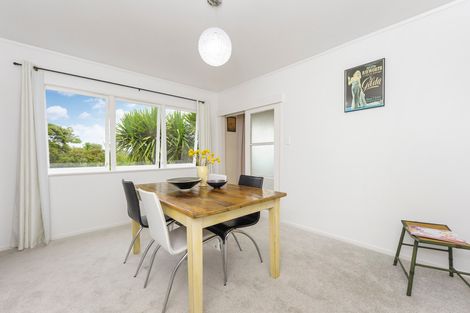 Photo of property in 12 De Val Drive, Titirangi, Auckland, 0604