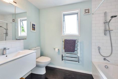 Photo of property in 9 Wharf Road, Te Atatu Peninsula, Auckland, 0610