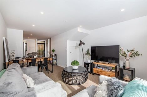 Photo of property in 16/15 Chivalry Road, Glenfield, Auckland, 0629