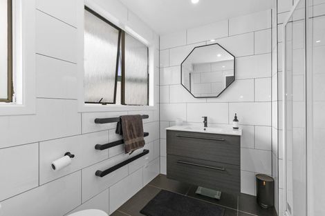 Photo of property in 1 Harvard Grove, Totara Park, Upper Hutt, 5018