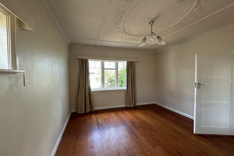 Photo of property in 5 Westland Road, Mount Cook, Wellington, 6021