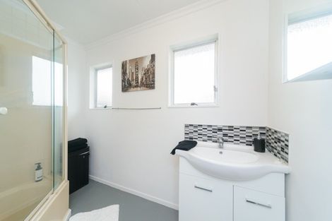 Photo of property in 10 Hillcrest Drive, Kelvin Grove, Palmerston North, 4414
