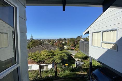 Photo of property in 1/13 Girrahween Drive, Totara Vale, Auckland, 0629