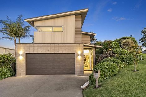 Photo of property in 2a Rushden Terrace, Red Beach, 0932