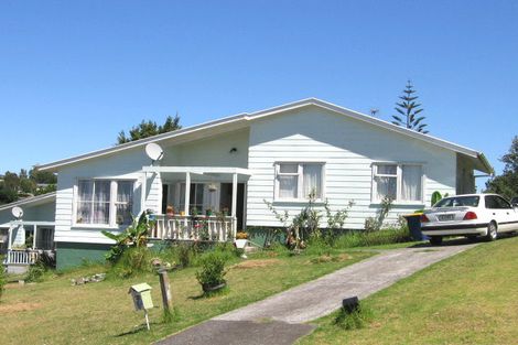 Photo of property in 34 Lysander Crescent, Beach Haven, Auckland, 0626