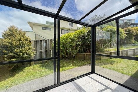 Photo of property in 3 Tamworth Crescent, Newlands, Wellington, 6037