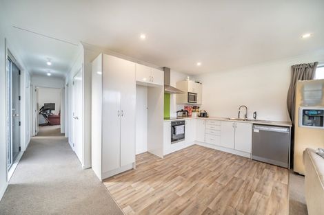 Photo of property in 90 Sunstone Crescent, Timberlea, Upper Hutt, 5018