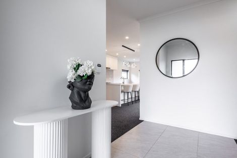 Photo of property in 24 Rose Leigh Drive, Cambridge, 3434