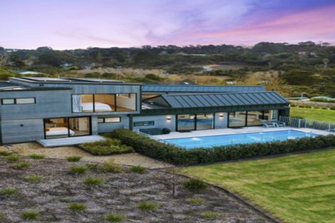 Photo of property in 9 Laguna Place, Matakatia, Whangaparaoa, 0930