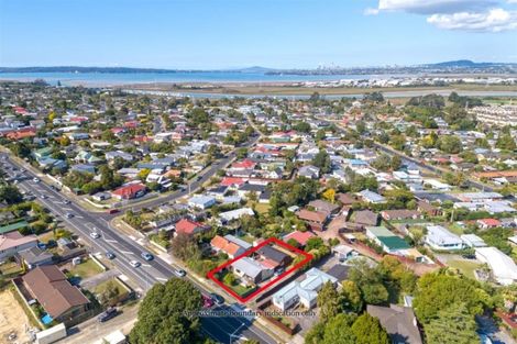 Photo of property in 159 Te Atatu Road, Te Atatu South, Auckland, 0610
