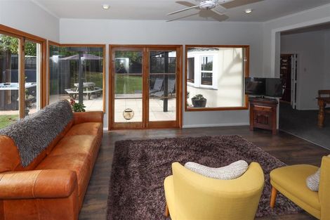 Photo of property in 1 Pah Road, Kawaha Point, Rotorua, 3010