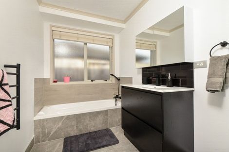 Photo of property in 1 Parkside Drive, Huntington, Hamilton, 3210