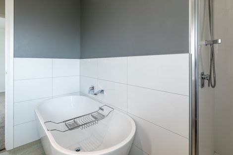 Photo of property in 16 Roick Parade, Glen Eden, Auckland, 0602