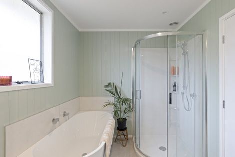 Photo of property in 8 Newlyn Place, Welbourn, New Plymouth, 4312