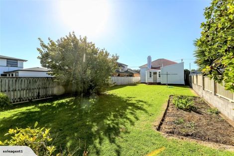 Photo of property in 8 Cutfield Road, New Plymouth, 4310