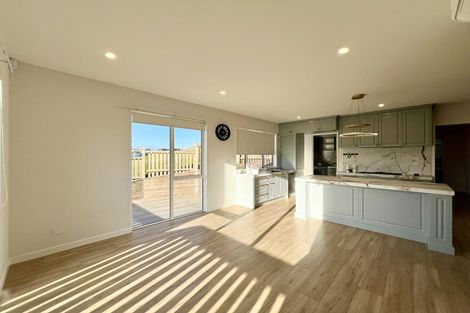 Photo of property in 42 Takurua Terrace, Orewa, 0931