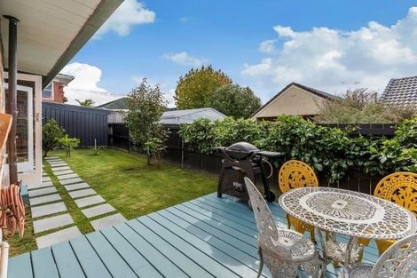 Photo of property in 2/783 Te Atatu Road, Te Atatu Peninsula, Auckland, 0610