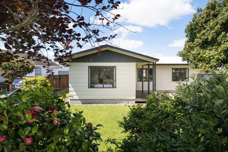 Photo of property in 60 Hillcrest Drive, Kelvin Grove, Palmerston North, 4414