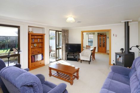 Photo of property in 2 Ward Place, Rangiora, 7400