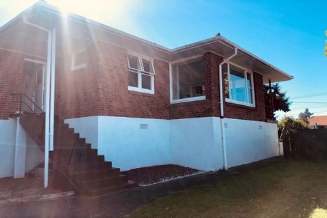 Photo of property in 90 Golf Road, New Lynn, Auckland, 0600