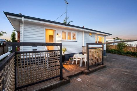 Photo of property in 9 Eskdale Road, Birkdale, Auckland, 0626