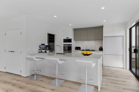 Photo of property in 20 Port Way, Rosehill, 2113