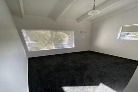Photo of property in 1/13 Girrahween Drive, Totara Vale, Auckland, 0629