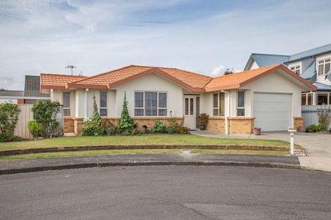 Photo of property in 12 Guildford Street, Levin, 5510