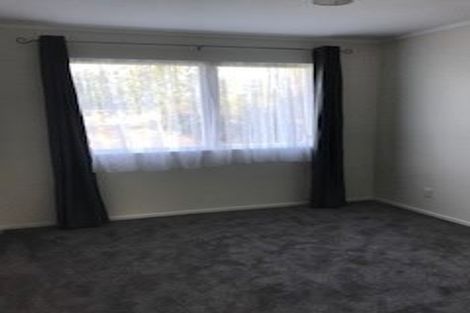 Photo of property in 33 Helleur Road, Massey, Auckland, 0614