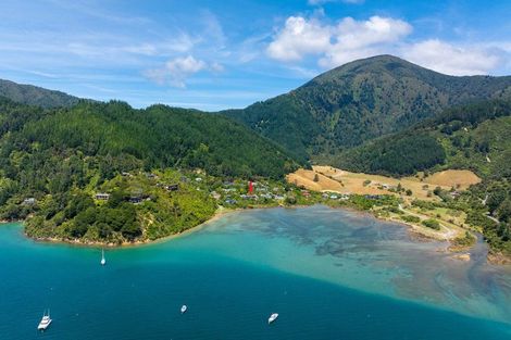 Photo of property in 19 Mccormicks Road, Whatamango Bay, Picton, 7281