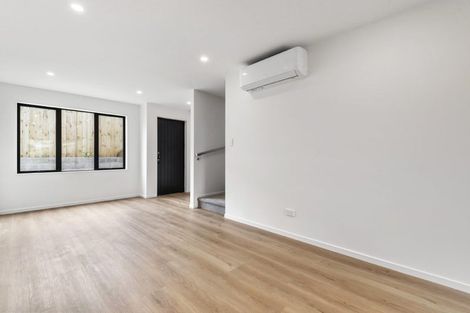 Photo of property in 94 Godley Road, Green Bay, Auckland, 0604