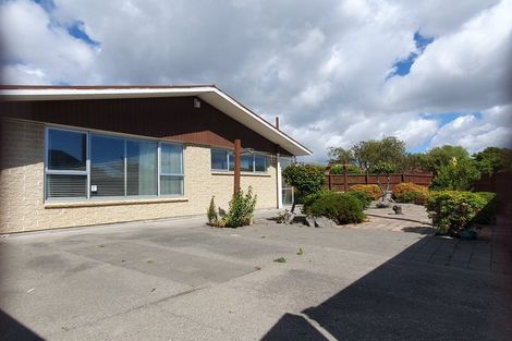 Photo of property in 77 Memorial Avenue, Ilam, Christchurch, 8053