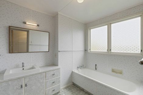 Photo of property in 426 Mangorei Road, Highlands Park, New Plymouth, 4312