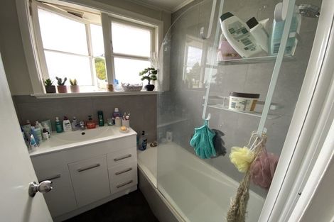 Photo of property in 31 Douglas Crescent, Fairfield, Hamilton, 3214